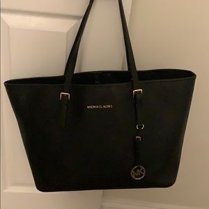 Michael Kors Jet Set Tote - Large